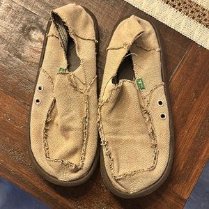 Men’s Sanuks like new